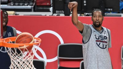 Kevin Durant kastar i OS.