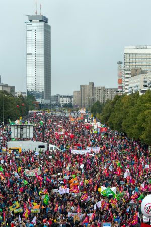 Omfattande protester i Berlin. Demonstration i Berlin mot frihandelsavtal.