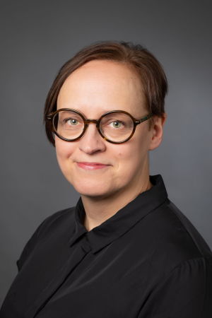 Anne-Maria Kuosa är lektor i svenska vid Åbo universitet. Porträtt på Anne-Maria Kuosa.