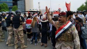 Militären har tagit till överdrivet våld mot demonstranterna Demonstrationer i Irak
