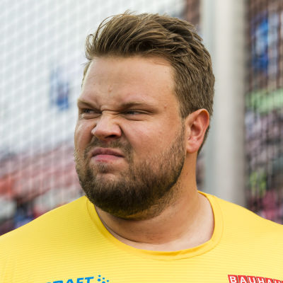 Daniel Ståhl rynkar på näsan och pannan.