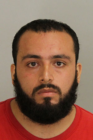 Ahmad Khan Rahami åtalas bland annat för mordförsök på poliser och användning av massförstörelsevapen Ahmad Khan Rahami åtalas bland annat för mordförsök på poliser och användning av massförstörelsevapen