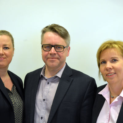 Jutta Urpilanen (SDP), Peter Östman (KD), Anna-Maja Henriksson (Sfp)