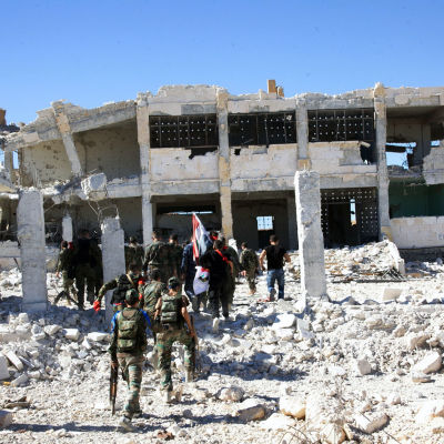 Syriska soldater i det palestinska flyktinglägret Handarat i Aleppo som regerinsstyrkor lyckades erövra, men åter förlora under helgen.