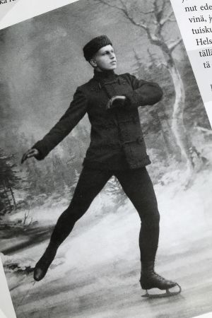 En ung Walter Jakobsson på bild i boken Tähtiä jäällä. Walter Jakobsson på bild i boken Tähtiä jäällä.