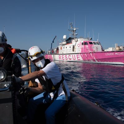 Räddningsfartyget Louise Michel utanför Libyens kust 