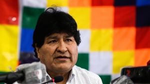 Den landsflyktige ex-presidenten Evo Morales höll en presskonferens i Buenos Aires där han inte avslöjade vilken roll han axlar i Luis Arces administration. Den landsflyktige ex-presidenten Evo Morales höll en presskonferens i Buenos Aires där han inte avslöjade vilken roll han axlar i Luis Arces administration.