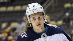 I början av oktober fick Sami Niku spela en NHL-match mot Pittsburgh. I början av oktober fick Sami Niku spela en NHL-match mot Pittsburgh.