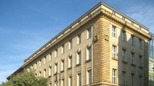 Guggenheims museum på 400 kvm i Deutsche Banks hus i Berlin stängdes 2012. Deutsche Banks hus på boulevarden Unter den Linden inhyste Guggenheims museum i Berlin i femton år fram till 2012.