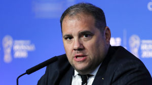 Victor Montagliani är viceordförande i Fifa. Victor Montagliani talar på en presskonferens.