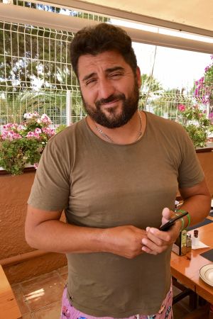Sergio Garrido älskar sitt jobb som paparazzofotograf. Och bäst under sommarmånaderna är att han får både jobba och bo på Ibiza. Paparazzofotografen Sergio Garrido
