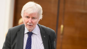 Erkki Tuomioja tror Trumps och Putins möte är nyttigt för det möjliggör dialog Erkki Tuomioja