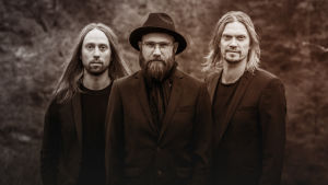 SuomiLOVEn 10. singlen kansi, jossa on Von Hertzen Brothers.