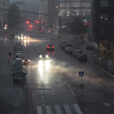 Runebergsgatan i Helsingfors under stormen Kiira. 