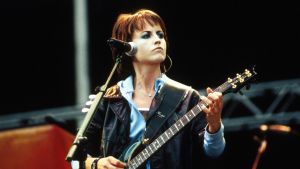 2000. Dolores O'Riordan från the Cranberries, live år 2000.