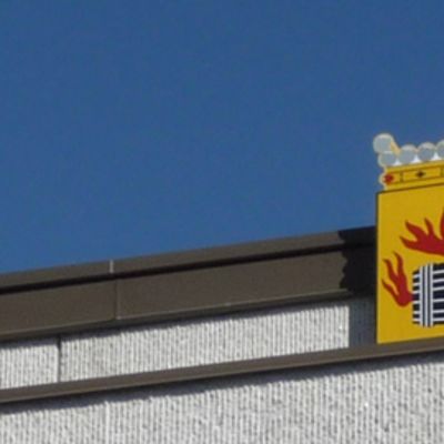 Vaakuna Kokkolan kaupungintalaon katolla.