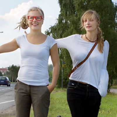 Liftarit Paula Järvinen ja Titi Honkanen.