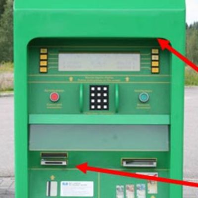 Huoltoaseman maksuautomaatti, johon oli vuonna 2007 asennettu kopiointilaite.