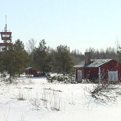 Talvikuva Vattajalta, taustalla Puolustusvoimien vartiotorni.