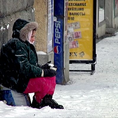 Kerjäläinen Tampereen Keskustorilla.