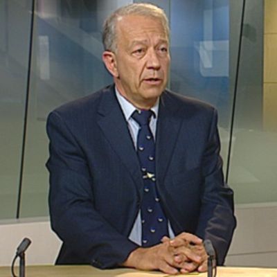 Pekka Puska uutisstudiossa