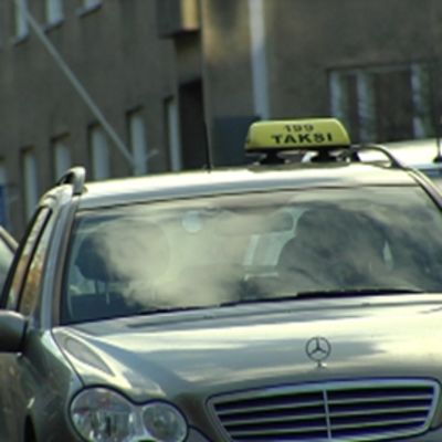 Takseja rivissä.