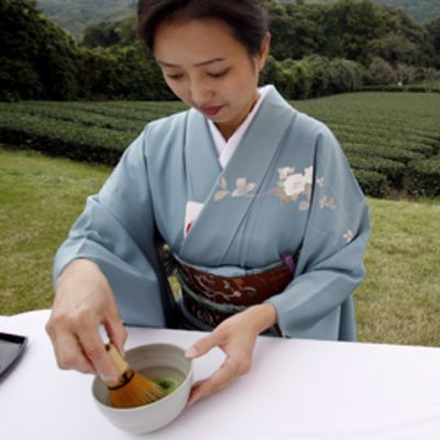 Japanilaisessa teeseremoniassa nautitaan vihreää teetä. 