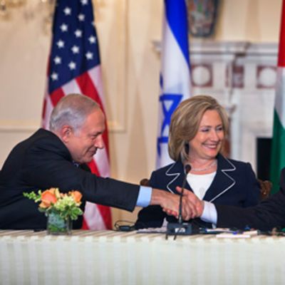 Israelin pääministeri Benjamin Netanjahu, Yhdysvaltain ulkoministeri Hillary Clinton ja palestiinalaisten presidentti Mahmoud Abbas