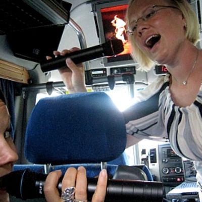 Elina Koivumäki (kuvassa oikealla) ja Vappu Aura.