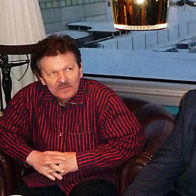 Bassolaulaja Matti Salminen (kuvassa oikealla ) ja kapellimestari Pertti Pekkanen
