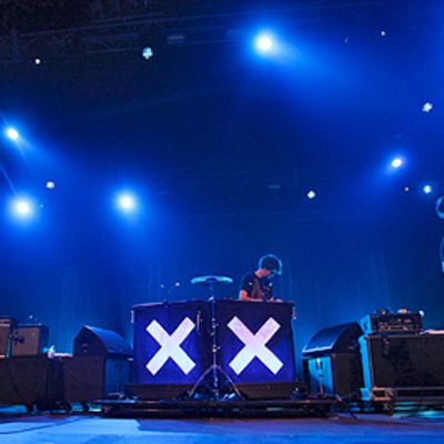 The xx -yhtye esiintymässä.