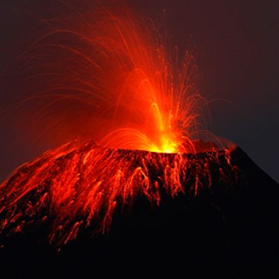 Tungurahua-tulivuori purkautuu Ecuadorissa 28. toukokuuta
