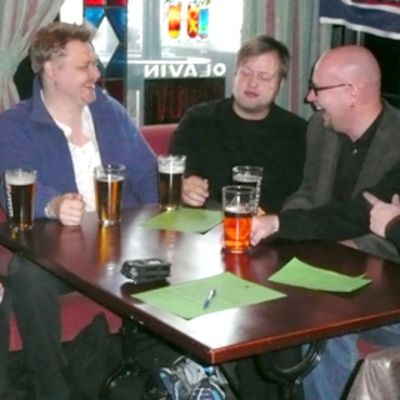 Juoppohullun päiväkirja -näytelmä keskittyy osin kapakkaelämään