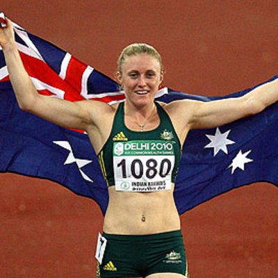 Sally Pearson juhlii Kansainyhteisön mestaruutta.