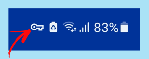 Puhelimessa näkyy lukkokuvake, kun VPN on päällä. Kuvakaappaus puhelimesta: Näytön ylälaidassa on lukkokuvake, kun VPN on päällä.