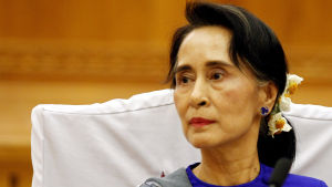 Burmas nuvarande ledare Aung Suu Kyi tilldelades Nobels fredspris i sin frånvaro 1991. Aung San Suu Kyi under ett möte med NLD:s parlamentariker 1.3.2016