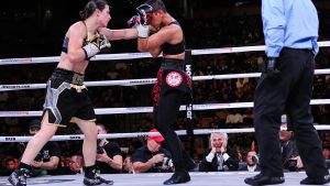 Taylor försvarar titeln mot Cindy Serrano. Cindy Serrano mot Katie Taylor