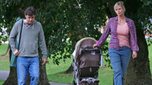Mammakilon. Ron Livingston och Charlize Theron under inspelningen av filmen Tully. Ron LIvingston och Charlize Theron under inspelningen av filmen Tully.