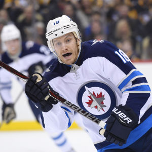 Bryan Little är inte tillräckligt bra. Bryan Little spelar i Winnipeg Jets.