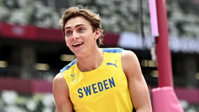 Armand Duplantis ser glad ut