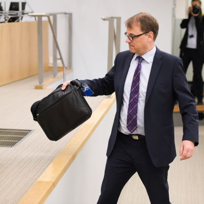 Statsminister Juha Sipilä (C) redogjorde för ändringarna i statens ägarpolitik.