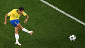 Philippe Coutinho satte ett snyggt mål för Brasilien. Philippe Coutinho skjuter ett skott