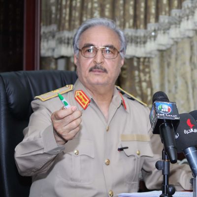 General Khalifa Haftar som en gång tjänstgjorde under ekt-diktatorn Muammar Ghadaffi vill blir Libyens armékommendör