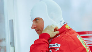Kimi Räikkönen besegrade stallkamraten Sebastian Vettel. Kimi Räikkönen besegrade stallkamraten Sebastian Vettel.