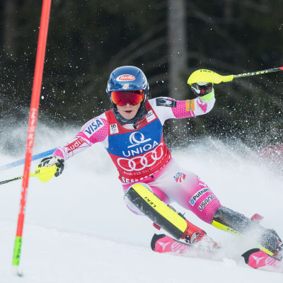 Mikaela Shiffrin åker slalom i världscupen i Semmering i Österrike.