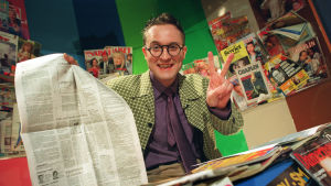 Anders Slotte går igenom pressen i Reservtanken, 1997 Anders Slotte i Reservtanken, 1998