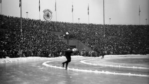 "Jag hade från första början en känsla av att alla där ville mig väl", säger Thunberg om Norge. (Bilden från vinter-OS i Oslo 1952) Skridskotävling under OS i Oslo 1952.
