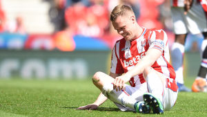 Ryan Shawcross var bedrövad efter den avgörande förlusten. Ryan Shawcross.