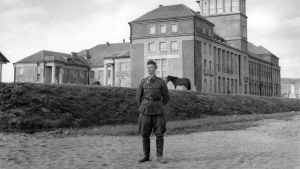 Karhumäen hotelli ja sotilas jatkosodan aikaan