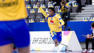 Loui Sand övergav en fin handbollskarriär för att bli sig själv. Loui Sand firar ett mål.